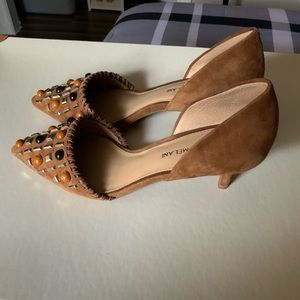 Antonio Melani Tan Suede Heels with stones sz 7.5